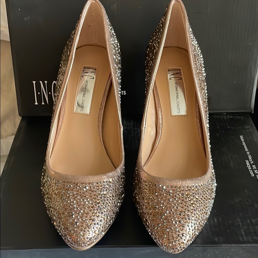 NIB INC International Concepts Women's Sparkling Tan Heels